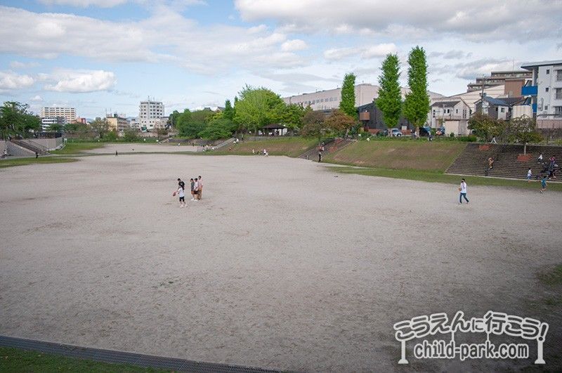 新庄剛志さんが少年時代、野球をしていた野間大池公園
