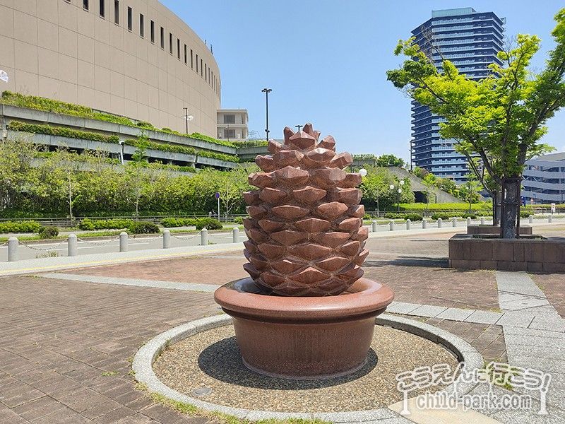 世界的彫刻家 外尾悦郎氏の「松の実」
