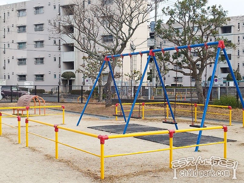 ブランコと健康遊具